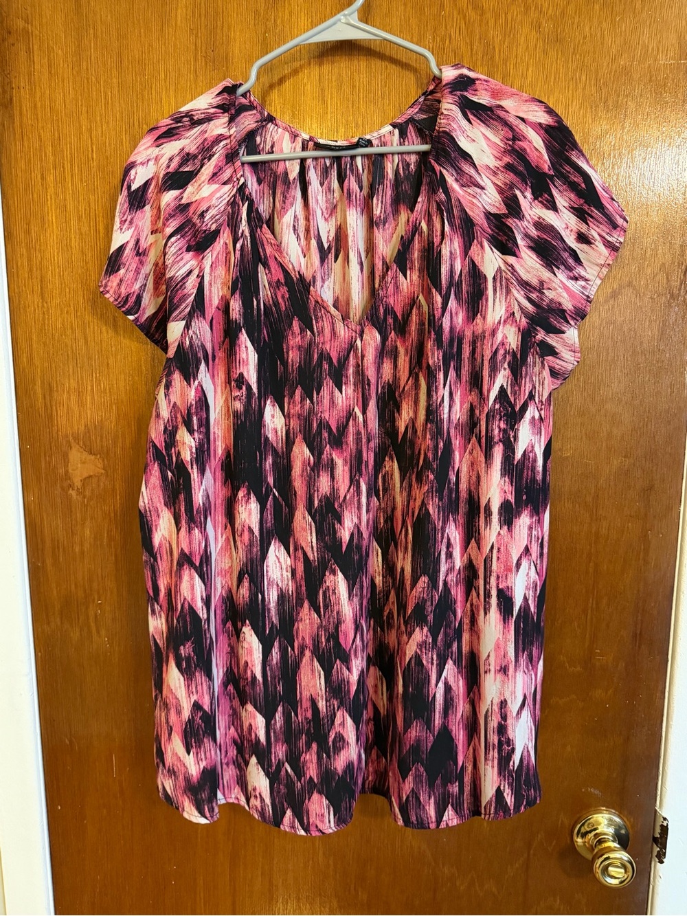 Apt. 9 Pink and Black Abstract V-Neck Short Sleeve Blouse